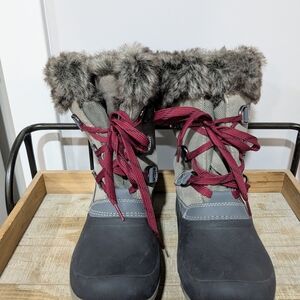 Khombu Women's Winter Boots - Black and Gray with Burgundy Laces